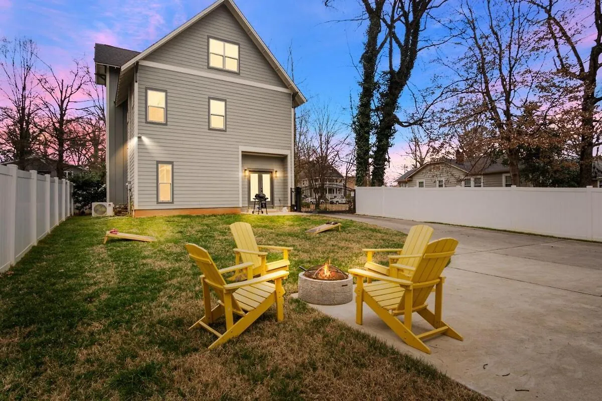 Near Boa Stadium, 5 Bedroom With Games, Backyard Charlotte Holiday home
