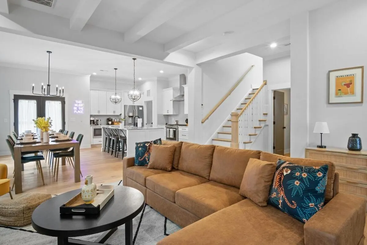 Near Boa Stadium, 5 Bedroom With Games, Backyard Charlotte